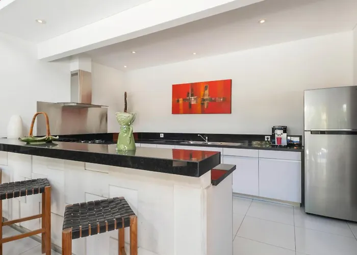 Kashantre, 4 Bedroom, Sleeps 12 Villa
