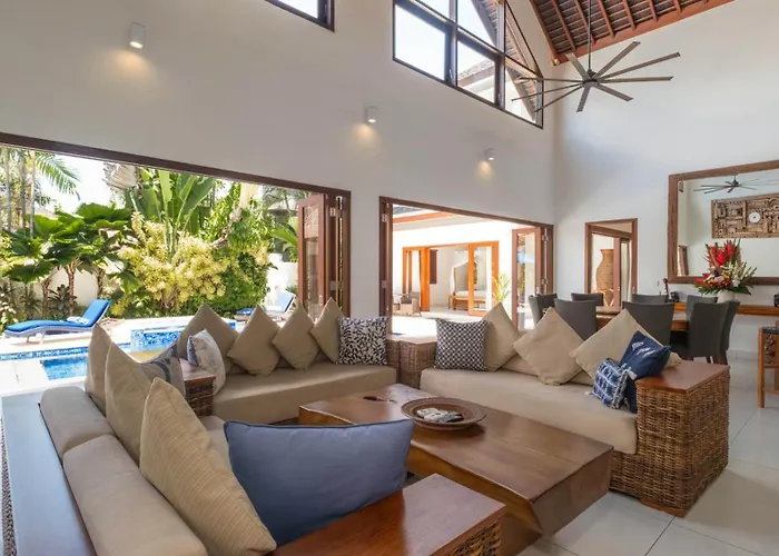 Kashantre, 4 Bedroom, Sleeps 12 Villa