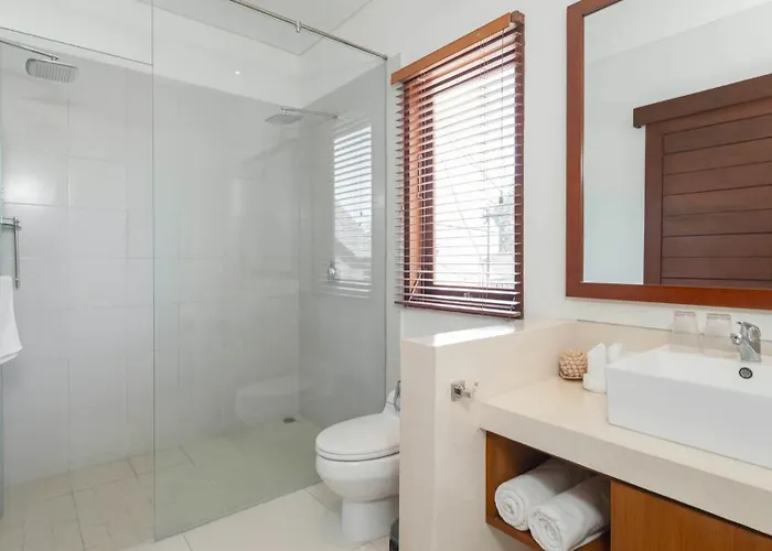 Kashantre, 4 Bedroom, Sleeps 12 Villa