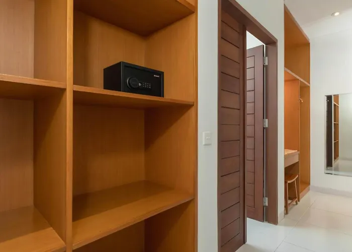 Kashantre, 4 Bedroom, Sleeps 12 Seminyak (Bali)