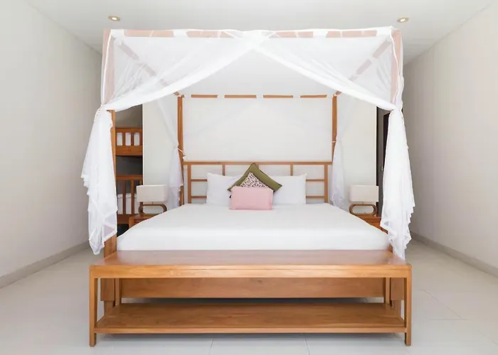 Villa Kashantre, 4 Bedroom, Sleeps 12 Seminyak (Bali)