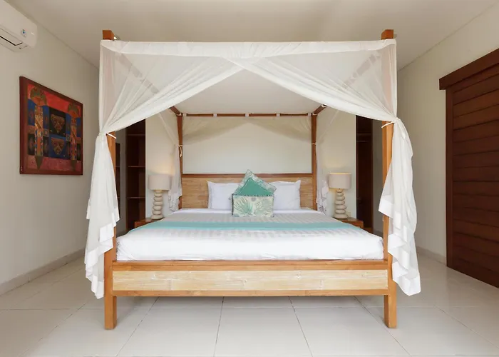 Kashantre, 4 Bedroom, Sleeps 12 Villa *